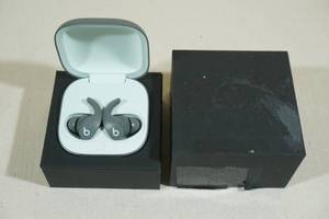 lot 20 image: Beats Fit Pro Noise Cancelling Wireless Earbuds Gray