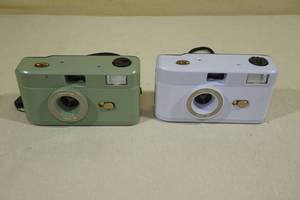 lot 23 image: 2 Heyday 35mm Cameras with Flash