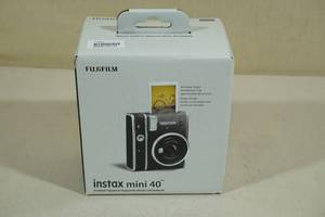 lot 30 image: Fujifilm Instax Mini 40 Instant Camera