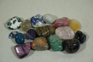 lot 170 image: 15 Semi Precious Polished Stones