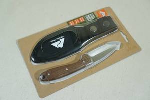 lot 189 image: Ozark Trail 7 Fixed Blade Knife