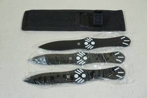 lot 190 image: Day Zero Survival Throwing Knife Set