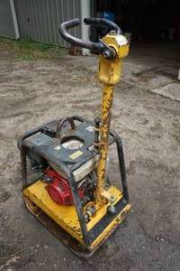lot 2 image: Wacker BPU 2950 A Gas Powered 19 Wide Plate Compactor
