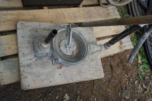 lot 14 image: 10 Universal Manual Pump