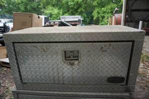 lot 16 image: Diamond Plate Tool Box
