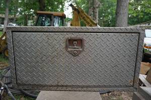 lot 17 image: Diamond Plate Tool Box