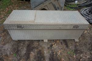 lot 18 image: Diamond Plate Truck Bed Tool Box
