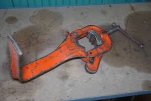 lot 240 image: Ridgid 679 Portable Pipe Vise Clamp