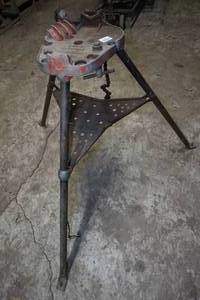 lot 246 image: Ridgid No 450 Pipe Threader Tripod Stand