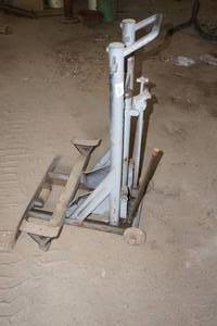 lot 31 image: Hydraulic Bumper Jack