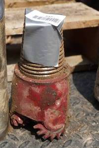 lot 537 image: Tri-Cone Drilling Bit - 4 Diameter