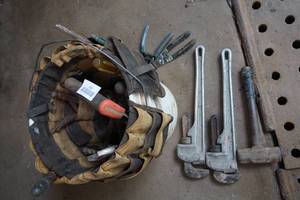 lot 553 image: Bucket with Organizer and Hand Tools