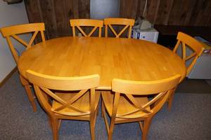 lot 515 image: Wood Table with 6 Chairs