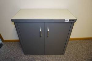 lot 514 image: Metal Storage Cabinet
