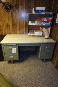 lot 518 image: Office Desk with Shelf