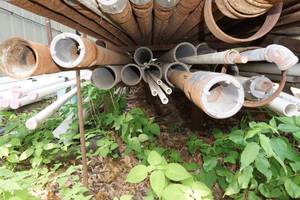 lot 569 image: Assorted Steel Pipe - Some 4 Galvanized