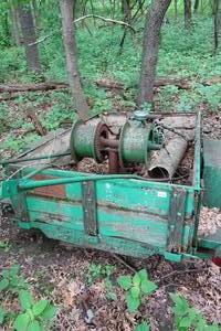 lot 450 image: Vintage Well Drilling Trailer