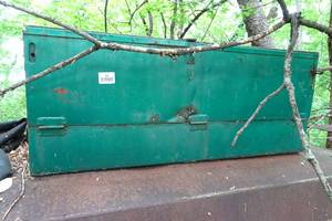 lot 468 image: Metal Triangle Tool Box
