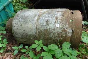lot 471 image: Large Propane Tank - About 44 x 28