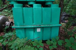 lot 473 image: Square Water Tank - About 400 Gallon