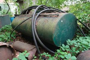 lot 469 image: Large Steel Water Tank - About 1000 Gallon