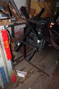 lot 338 image: Rotating Metal Storage Rack