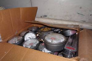 lot 309 image: Box of Assorted Gauges