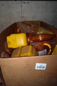 lot 303 image: Battery Powered Warning Lights