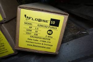 lot 104 image: FloWise 1.5 HP 10 GPM 2 Wire Pump