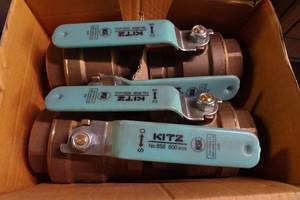 lot 125 image: 4 NEW Kitz 2 Brass Ball Valves