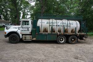 lot 1B image: 1995 Ford LTLS9000 Water Truck