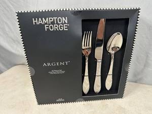 New Hampton Forge 45 Pc Flatware Set