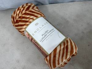New Plush Luxury Throw Blanket