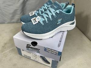 New Skechers Arch Comfort Shoes - Size 5