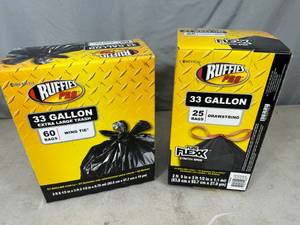 New 33 Gallon Tash Bags