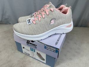New Skechers Arch Comfort Shoes - Size 12