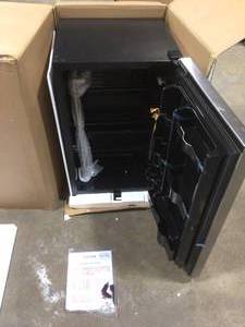 lot 8 image: Vissani 4.4 cu. ft. Freestanding Outdoor Refrigerator in Stainless Steel Customer Returns  See Pictures