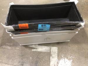 lot 26 image: Lot of asorted Planters  Customer Returns  See Pictures