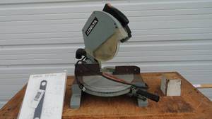 lot 12 image: Delta 10 Miter Box with Manual Works