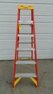 lot 15 image: 6 Werner fiberglass step ladder