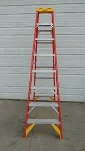 lot 16 image: 12 Werner fiberglass step ladder