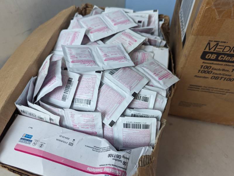 lot 90 image: 2 Cases Medi-Wipes, Approx 2,000 Wipes, Damaged Box