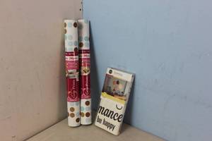 lot 100 image: NEW - Shelf Liner and Wall Decor Bundle - See Pictures