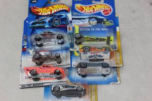 lot 71 image: 7 Hotwheels Cars - See Pictures