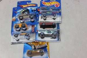 lot 72 image: 7 Hotwheels Cars - See Pictures