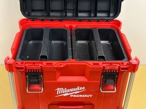 lot 15 image: Milwaukee 22 Rolling Modular Tool Chest