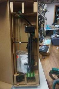 lot 2 image: Bear Archery Pioneer Model RH Compound Bow