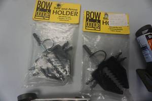 lot 160 image: 2 - Packs Bow Dangles Screw In Tree Bow BowQuiver Holder With 3 Branch Brackets For Building Blind