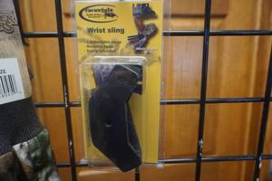 lot 164 image: White Water Outdoors Mens One Size Cotton Gloves Advantage Timber Camo With Tarantula Wrist Sling
