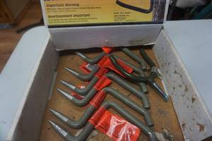lot 178 image: 6 - Easy Start Screw In Tree Stand Steps With Bow Holder